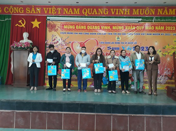 Công đoàn thị xã Buôn Hồ tổ chức chương trình  “Tết sum vầy –Xuân gắn kết” Quý Mão – 2023