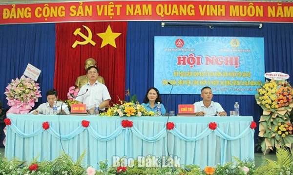 Hội nghị đối thoại giữa lãnh đạo UBND huyện EaKar với cán bộ công đoàn, đoàn viên, công nhân và người lao động năm 2024.