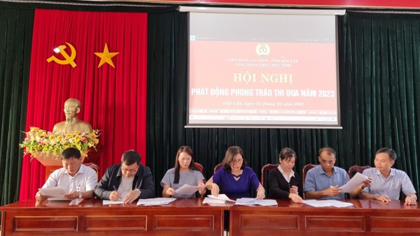 Công đoàn Viên chức tỉnh phát động phong trào thi đua  và ký giao ước thi đua năm 2023 với các CĐCS trực thuộc