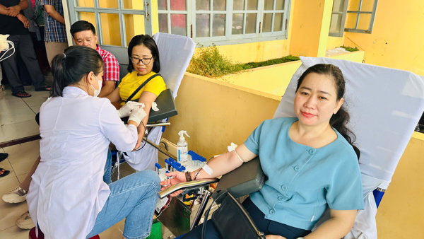 Đoàn viên, người lao động phường Tuy Hòa chung tay  vì nguồn máu cộng đồng