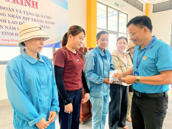 Tổ chức “Bữa cơm Công đoàn”, chăm lo đời sống người lao động
