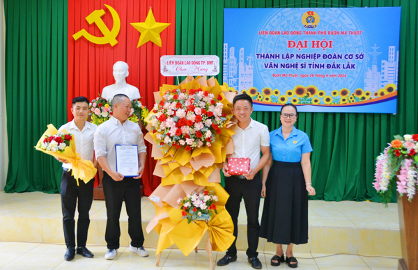 Liên đoàn Lao động TP.Buôn Ma Thuột ra mắt thành lập Nghiệp đoàn cơ sở Văn nghệ sĩ tỉnh Đắk Lắk