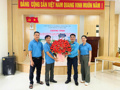 Công đoàn xã Hòa Phú: Thăm, chúc mừng các doanh nghiệp và tặng 50 suất quà cho đoàn viên công đoàn nhân Ngày Doanh nhân Việt Nam 13/10/2026