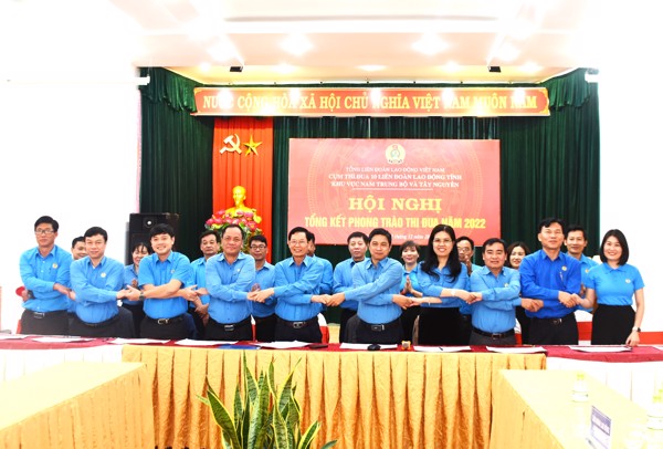 Cụm thi đua Liên đoàn Lao động các tỉnh khu vực Nam Trung bộ và Tây Nguyên ký giao ước thi đua năm 2023