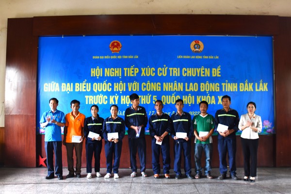 Trên 100 đoàn viên, CNLĐ tham gia Hội nghị tiếp xúc cử tri với Đoàn Đại biểu Quốc hội tỉnh