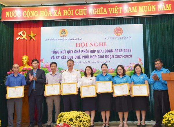 Liên đoàn Lao động tỉnh - Cục Thuế Đắk Lắk tổng kết 5 năm thực hiện quy chế phối hợp