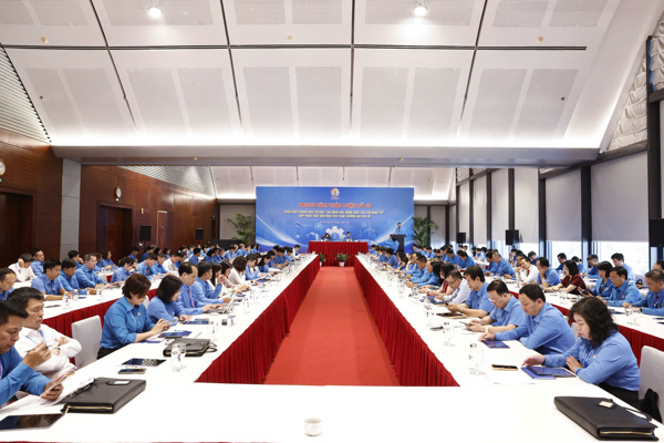 ĐẠI HỘI XIV CÔNG ĐOÀN VIỆT NAM: SÔI NỔI CÁC PHIÊN THẢO LUẬN CHUYÊN ĐỀ