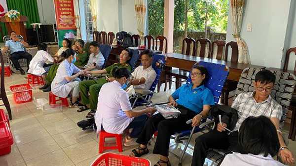 Liên đoàn Lao động huyện Buôn Đôn hưởng ứng Ngày Hội hiến máu tình nguyện đợt 2 năm 2024