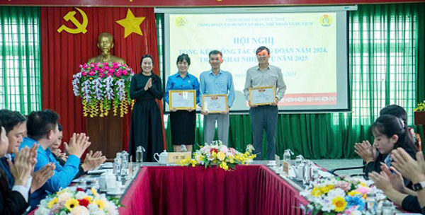 Ngày 26/12 Công đoàn cơ sở Sở Văn hóa thể thao và du lịch  đã tổ chức Hội nghị tổng kết hoạt động Công đoàn năm 2024  và triển khai phương hướng nhiệm vụ năm 2025.