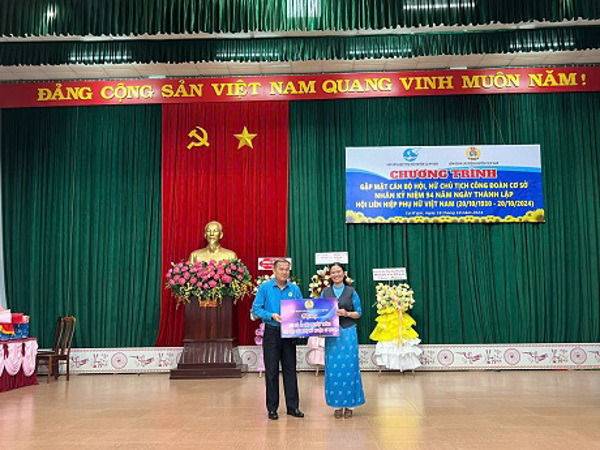 Liên đoàn Lao động huyện Cư M’gar phối hợp tổ chức Chương trình gặp mặt cán bộ Hội, nữ Chủ tịch Công đoàn nhân Kỷ niệm 94 năm ngày thành lập Hội LHPN Việt Nam 20/10/2024