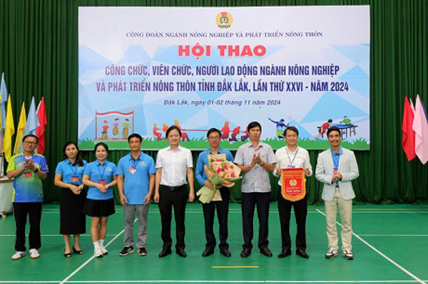 Gần 300 vận động viên tham gia thi đấu tại Hội thao Ngành Nông nghiệp và PTNT tỉnh Đắk Lắk. 