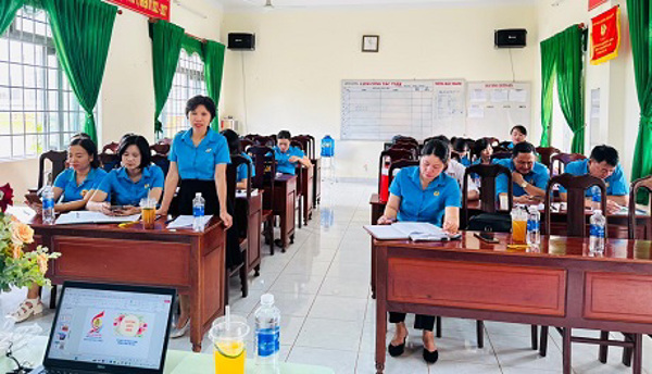 Nữ cán bộ công đoàn tận tâm, trách nhiệm