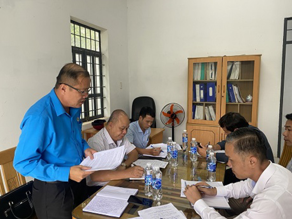 Liên đoàn Lao động huyện Cư M’gar tổ chức giám sát việc thực hiện pháp Luật Lao động và Luật Công đoàn, tuyên truyền phát triển đoàn viên, thành lập CĐCS tại 02 đơn vị doanh nghiệp ngoài nhà nước
