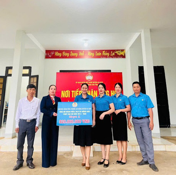 Liên đoàn Lao động huyện Ea Kar chỉ đạo các CĐCS trực thuộc tuyên truyền, vận động cán bộ, đoàn viên, CNVCLĐ toàn huyện cùng chung tay quyên góp giúp đỡ cho công nhân lao động và Nhân dân các tỉnh, thành phố phía Bắc bị thiệt hại do cơn bão số 3 gây ra