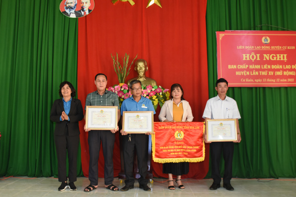 Liên đoàn Lao động Cư Kuin tổng kết  công tác Công đoàn năm 2022 