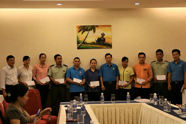 CÔNG ĐOÀN CÁC CẤP TRONG TỈNH ĐỒNG HÀNH CÙNG ĐOÀN VIÊN, NGƯỜI LAO ĐỘNG VƯỢT QUA KHÓ KHĂN BỞI DỊCH COVID-19