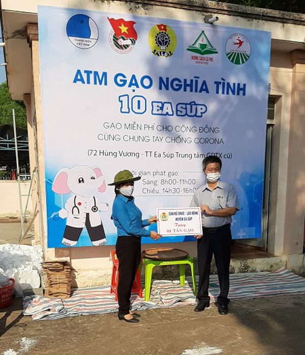 Khai trương “Cây ATM gạo nghĩa tình” tại huyện Ea Súp