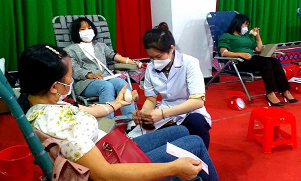 ĐOÀN VIÊN, CNVCLĐ HUYỆN KRÔNG BÔNG THAM GIA HIẾN MÁU TÌNH NGUYỆN ĐỢT 3 NĂM 2021