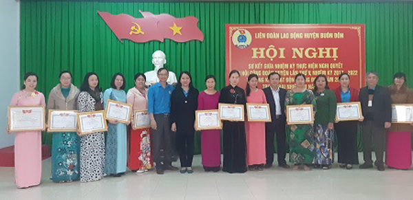 CÔNG ĐOÀN HUYỆN BUÔN ĐÔN ĐẨY MẠNH CÔNG TÁC CHĂM LO NGƯỜI LAO ĐỘNG