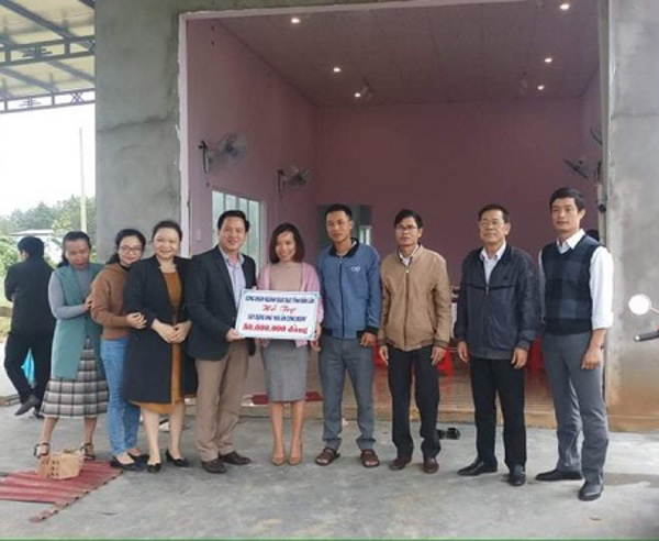 CÔNG ĐOÀN NGÀNH GIÁO DỤC TỈNH HỖ TRỢ 03 NHÀ MÁI ẤM CÔNG ĐOÀN CHO NỮ ĐOÀN VIÊN CÓ HOÀN CẢNH KHÓ KHĂN NHÂN KỶ NIỆM NGÀY QUỐC TẾ PHỤ NỮ 8/3