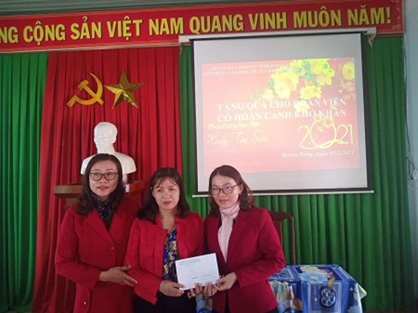 LIÊN ĐOÀN LAO ĐỘNG HUYỆN KRÔNG BÔNG TỔ CHỨC CHĂM LO TẾT CHO ĐOÀN VIÊN, NGƯỜI LAO ĐỘNG