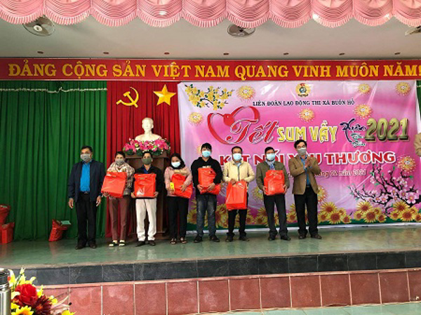 LIÊN ĐOÀN LAO ĐỘNG THỊ XÃ BUÔN HỒ TỔ CHỨC “TẾT SUM VẦY” 2021